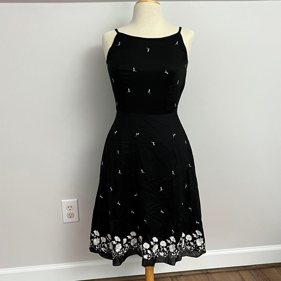 Ann Taylor Dresses & Skirts - Ann Taylor Black Floral Tea Dress sz 2